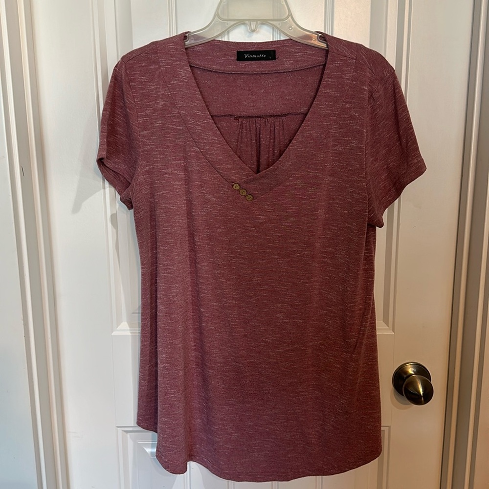 Vinmatto size large women’s V-neck blouse with cute buttons in great condition